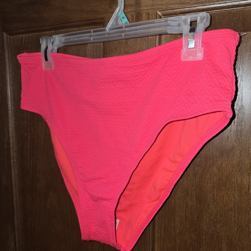 Time & Tru Vibrant Pink Women's Swim Bottom Large NWOT but Has Protective Liner